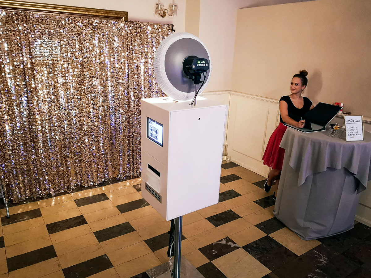 Fotokútik Trenčín a okolie? Sme tu pre vás! 2 Fotokutik Svadobný fotokútik Trenčín - Kursalon Trenčianske Teplice. Fotostena Champie.