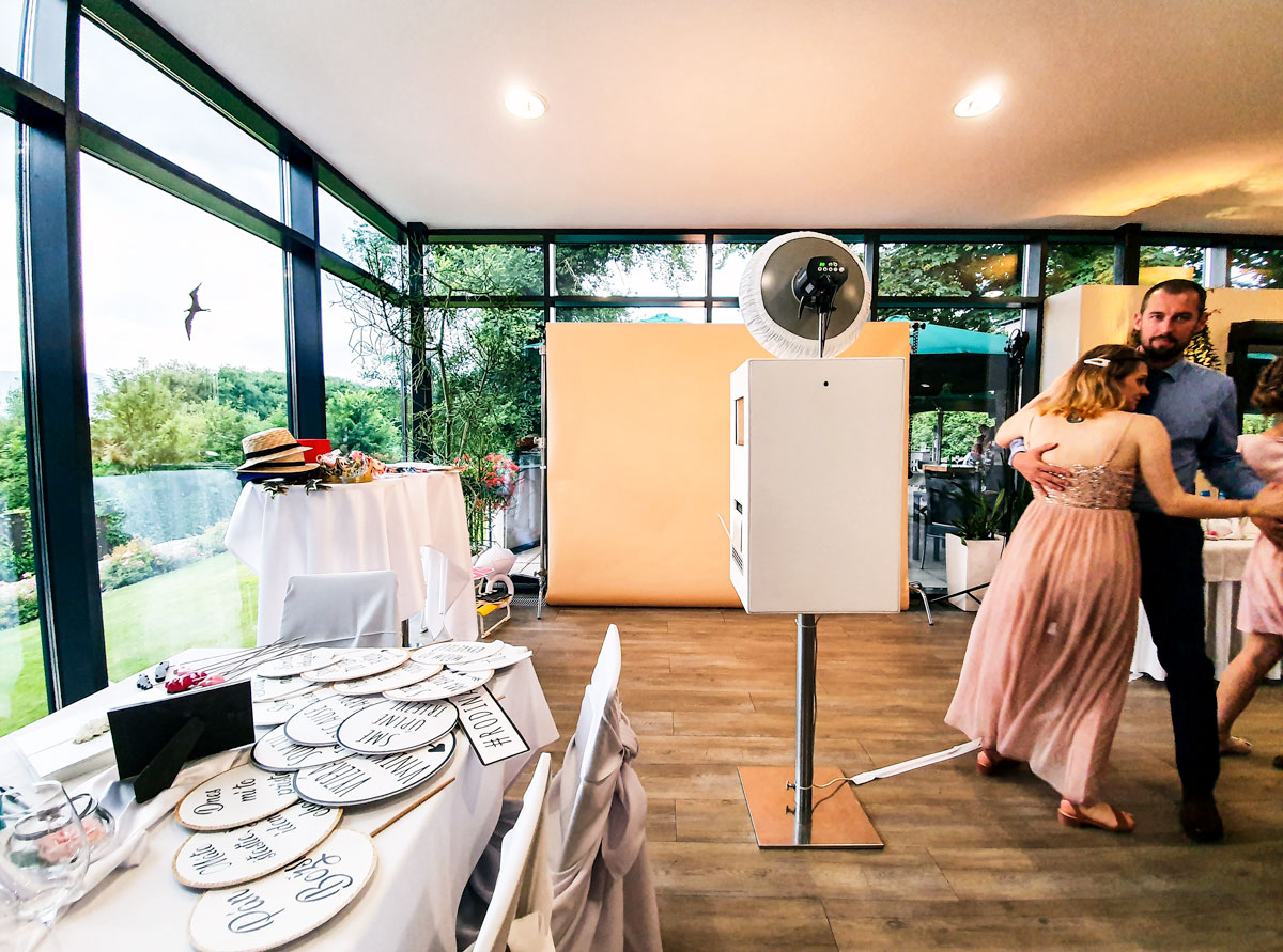 Prenájom Fotobúdky na akciu v Žiline a okolí? FOTOKÚTIK.SK je tu pre vás! 9 Fotokutik Svadba Villa Nečas Žilina - svadobný fotokútik, fotobúdka, fotobox