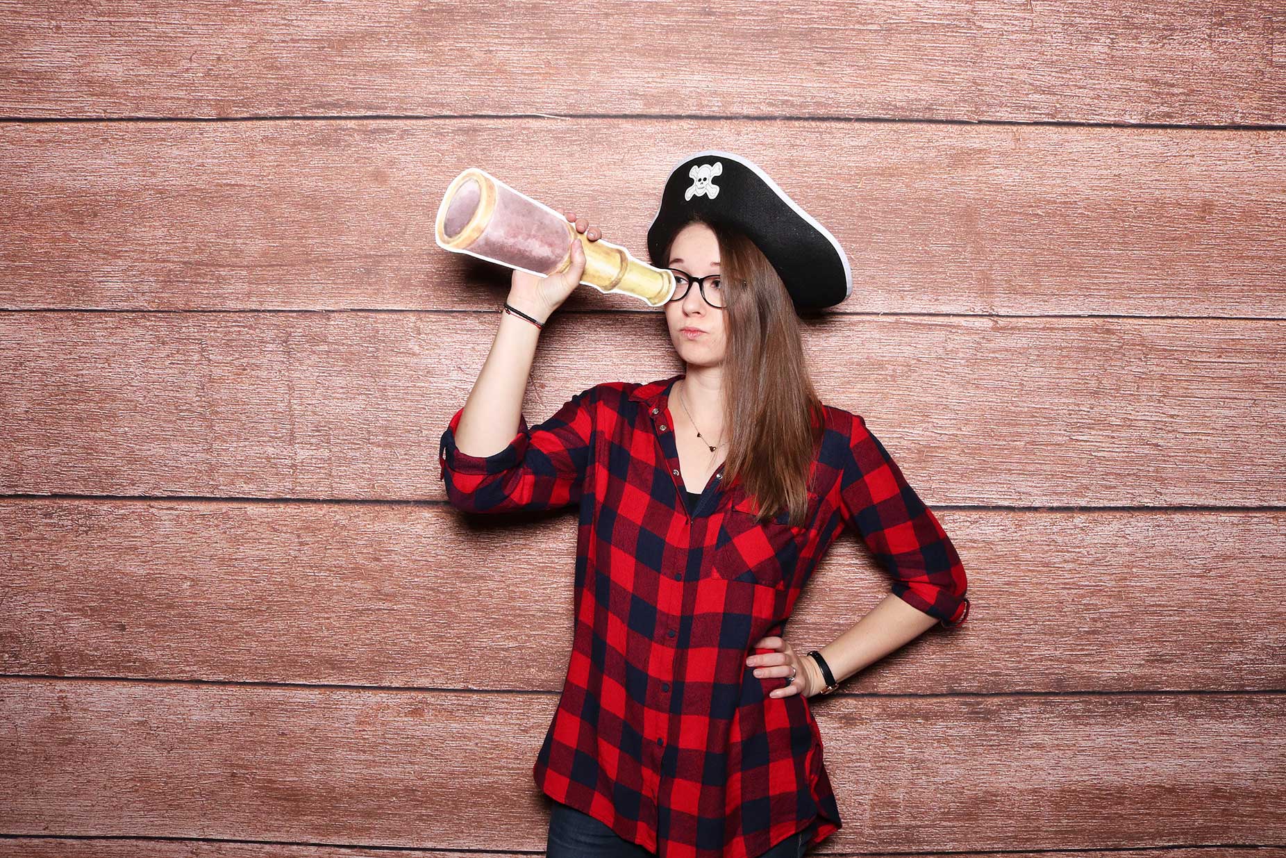 Pirátsky fotokútik - Fotostena Brown wood - drevené pozadie.