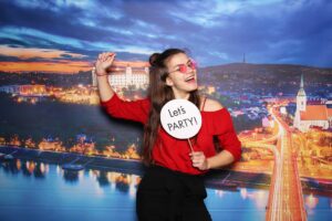 Pozadie Bratislava - fotokútik na firemný večierok - fotobox.