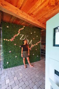 Fotostena Iniciály mladomanželov - kvetinová stena Floral Boxwood.