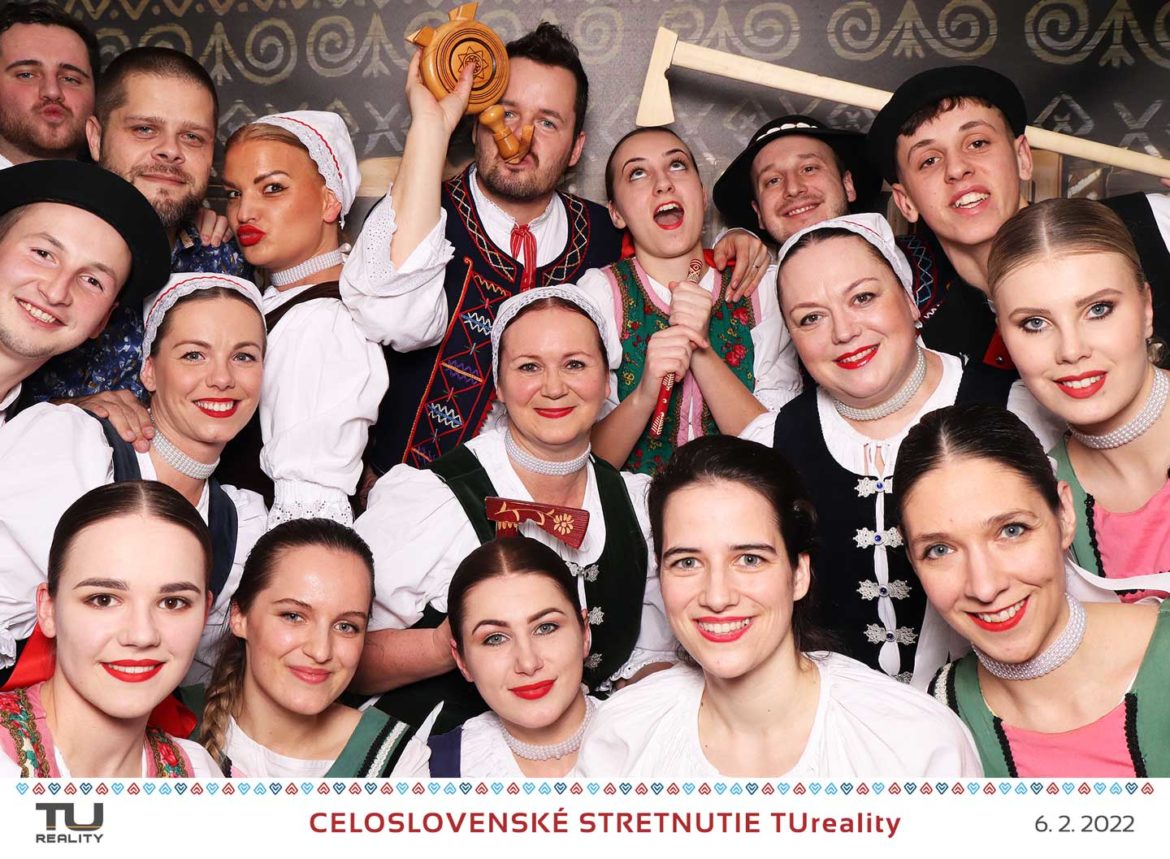 Fotokútik sk - ľudové rekvizity - Drevenica - fotostena.